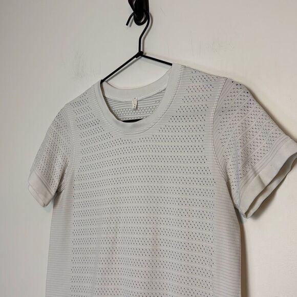 Lululemon Swiftly Breathe Perforated Short Sleeve Crew Neck Tee White 4 - Picture 3 of 6